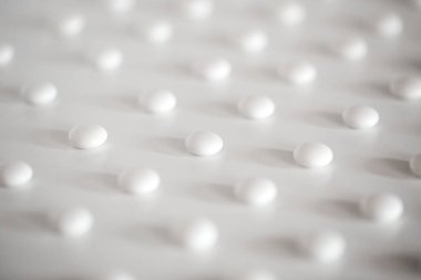 Tablet hap beyaz arka plan üzerinde tıbbi.