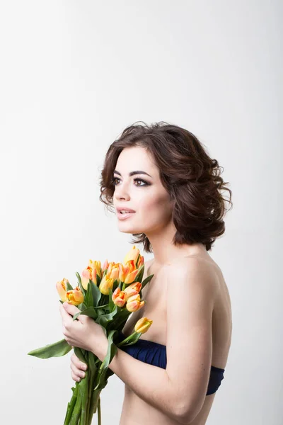 Glückliche Frau Mit Einem Strauß Bunter Blumen Konzept Weltfrauentag — Stockfoto