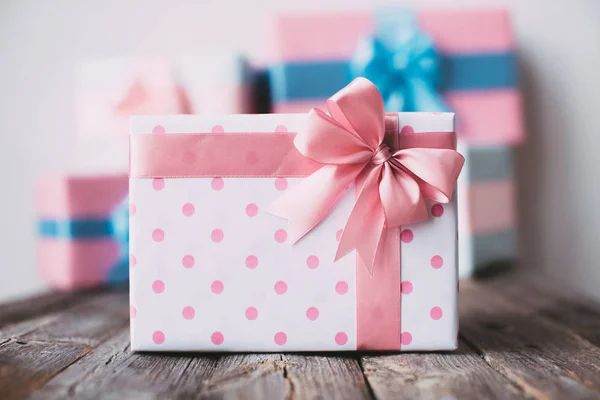 Elegante Caja Regalo Sobre Fondo Madera — Foto de Stock