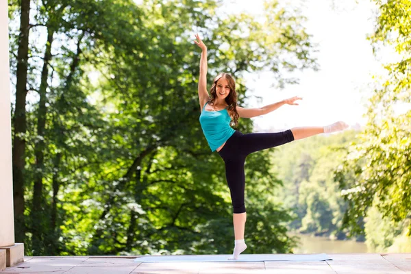 Woman Doing Exercise Park Sports Fitness Gymnastics Stretching — Stock Photo, Image