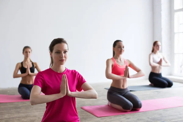 Yoga Pratik Egzersiz Sınıf Kavramı Meditasyon — Stok fotoğraf