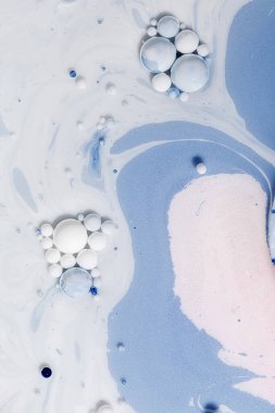 Büyü, renkli ve güzel bir efekt. Soyut ortamda renk baloncukları.