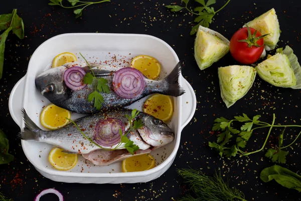 Ready Cook Two Whole Marinated Bream White Owenware Sliced Onion — Stock Photo, Image