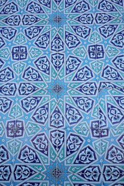 Türkiye 'nin Konya kentindeki Seljuk döneminden kalma geleneksel mavi duvar kiremitleri. Arkaplan, resim değil.