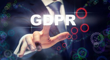 Gdpr iş kavramı SMM grafik görünümünü basarak işadamı