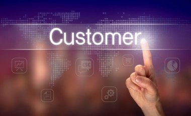 Erkek el ile arka plan bulanık açık ekranında müşteri düğmesini seçme