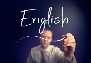 işadamı İngilizce kavramı açık ekranda beyaz kalemle yazma