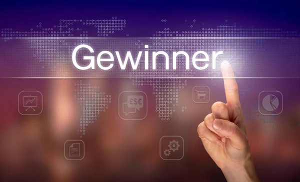Gewinner 누르면 사업가 미래의 컴퓨터 디스플레이에 독일어 — 스톡 사진