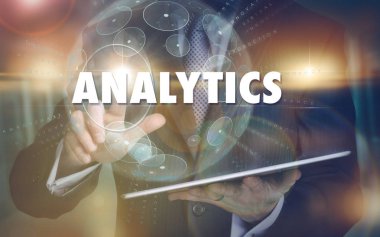 Fütüristik bir iş üzerinde Analytics iş konseptini seçen bir el