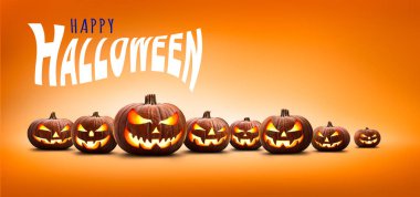 Dokuz cadılar bayramı, Jack O Fenerleri, şeytani ürkütücü gözleri ve yüzleri ile turuncu ve sarı ışıklı bir arka planda, 