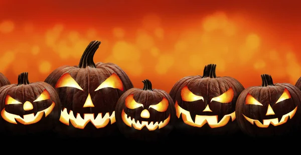 Cinco Halloween Jack Lanterns Con Malvados Ojos Espeluznantes Rostros Aislados — Foto de Stock