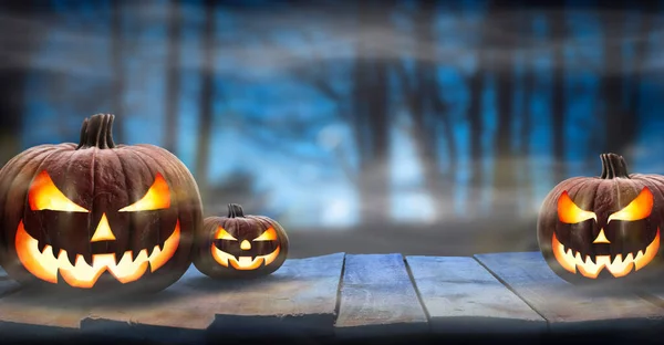 Drie Griezelige Halloween Pompoenen Jack Lantern Met Slecht Gezicht Ogen — Stockfoto