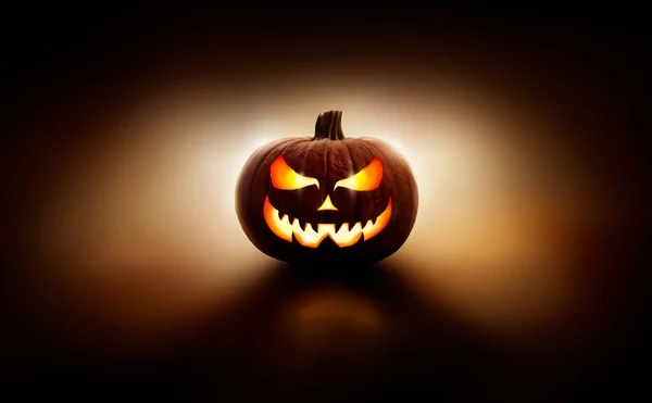 Una Linterna Halloween Retroiluminada Jack Lantern Con Una Espeluznante Cara —  Fotos de Stock