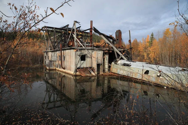 Dawson Városon Kívüli Elhagyatott Bányászati Kotrás Maradványai — Stock Fotó