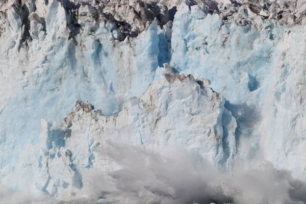 阿拉斯加瓦尔迪兹哥伦比亚湾哥伦比亚冰川环境中的冰和冰山 — 图库照片