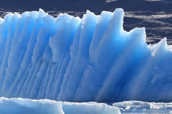 阿拉斯加瓦尔迪兹哥伦比亚湾哥伦比亚冰川环境中的冰和冰山 — 图库照片