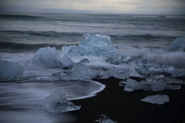 Ледниковые Льды Черном Пляже Джоколсарлоне — стоковое фото