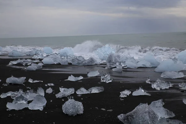 Ledovcové Kusy Ledu Černé Pláži Jokulsarlonu — Stock fotografie