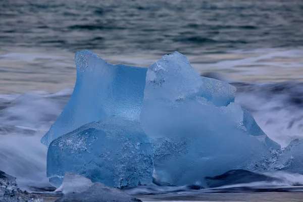 Jokulsarlon Daki Kara Plajda Buzul Parçaları — Stok fotoğraf