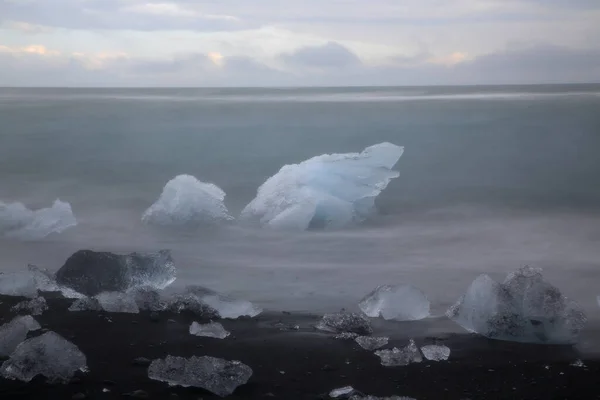 Ledovcové Kusy Ledu Černé Pláži Jokulsarlonu — Stock fotografie
