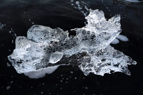 Glaciärisbitar Den Svarta Stranden Vid Jokulsarlon — Stockfoto