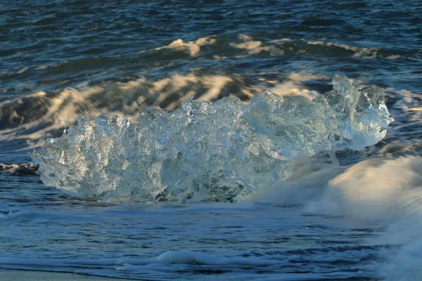 Gletsjerijbrokken Het Zwarte Strand Van Jokulsarlon — Stockfoto