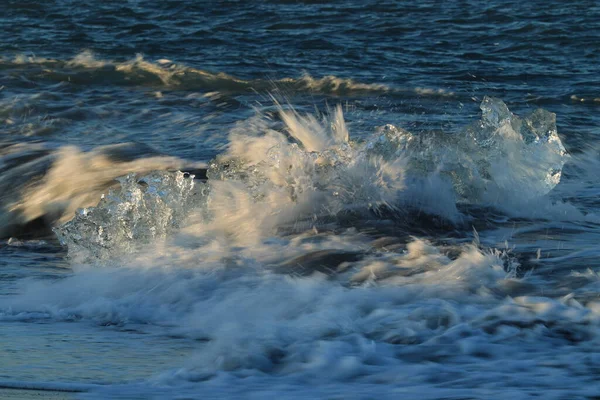 Gletsjerijbrokken Het Zwarte Strand Van Jokulsarlon — Stockfoto