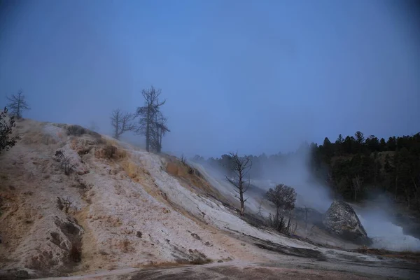 Τράβερτιν Βεράντα Στο Mammoth Hot Springs Στο Εθνικό Πάρκο Yellowstone — Φωτογραφία Αρχείου