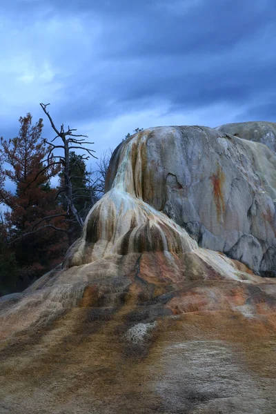 Travertinová Terasa Mammoth Hot Springs Yellowstone National Park Wyoming — Stock fotografie