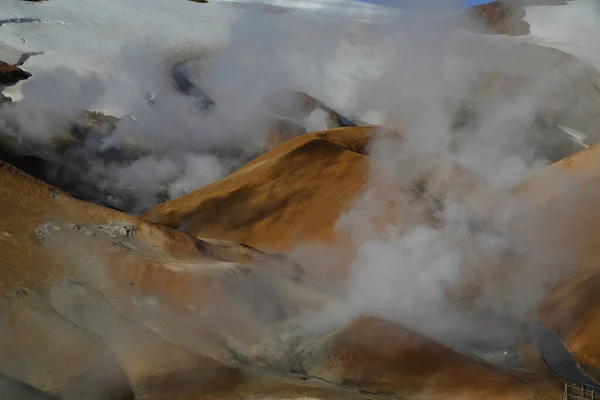 ケリンガリフィヨール Kerlingarfj またはオグレス山脈 ライオライト山脈 アイスランド高地に位置する火山山脈 — ストック写真