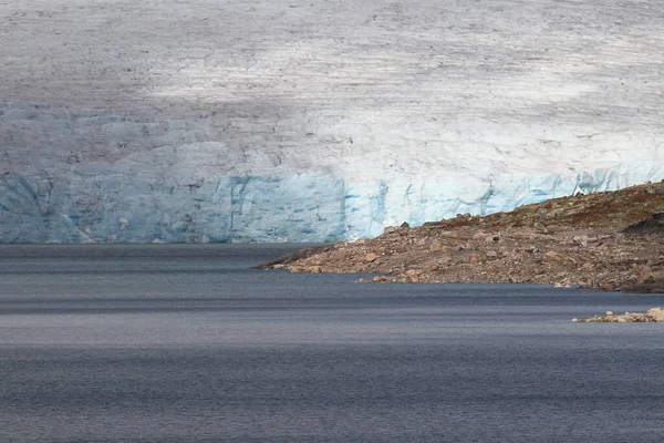 Arka Planında Austdalsglacier Olan Styggevatnet Norveç — Stok fotoğraf