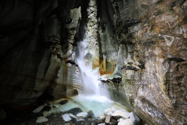 Водоспад Гротто Тролкерка Печери Тролкірка Трольська Церква Норвегія — стокове фото