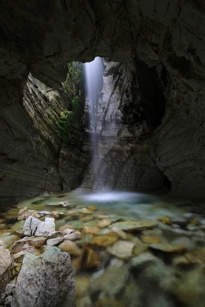 Wasserfall Der Grotte Trollkirka Trollkirka Höhlen Troll Kirche Norwegen — Stockfoto