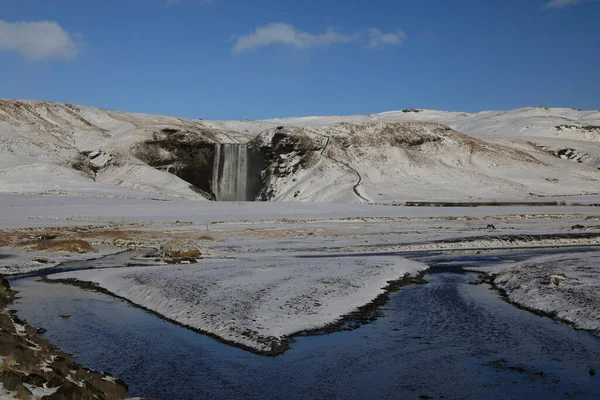 Skogar Skogafoss Skogafoss Wodospad Otoczony Śniegiem Lodem Zimie — Zdjęcie stockowe