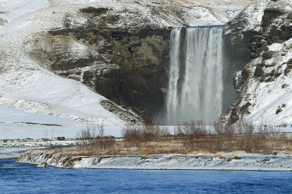 Skogar Skogafoss Skogafoss Vattenfall Omgivet Snö Och Vintern — Stockfoto