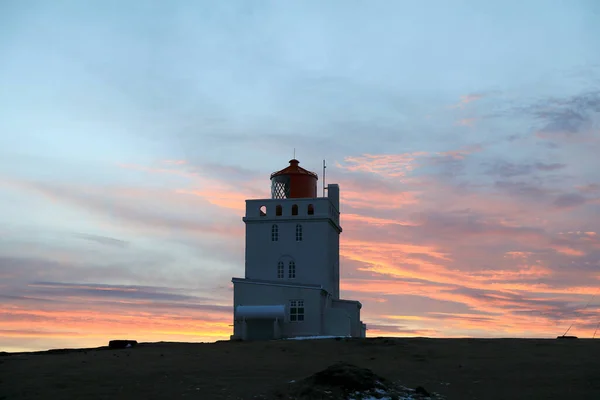 Vit Fyr Vid Cape Dyrholaey — Stockfoto