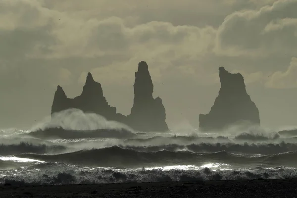 Reynisdrangar Havsstackar Isländskt — Stockfoto