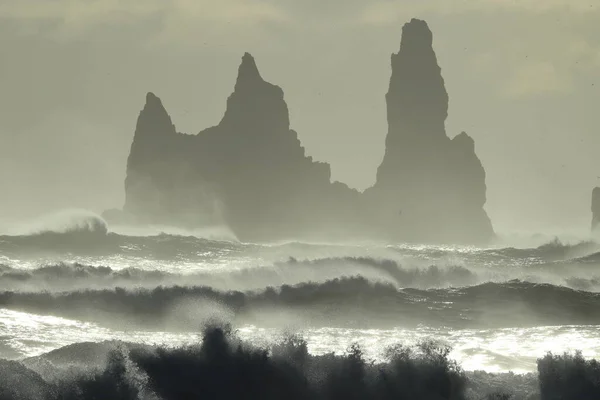 Reynisdrangar Sea Stacks Icelan — стокове фото