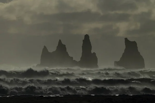 Reynisdrangar Sea Stacks Islandais — Photo