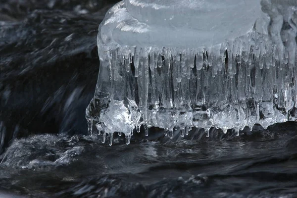 Frozen Ice Formations Winter Stream Saxónia Alemanha — Fotografia de Stock