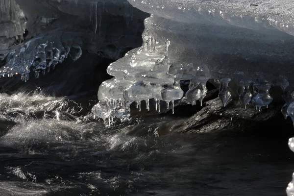 Παγωμένοι Σχηματισμοί Πάγου Χειμερινό Ρεύμα Σαξονία Γερμανία — Φωτογραφία Αρχείου
