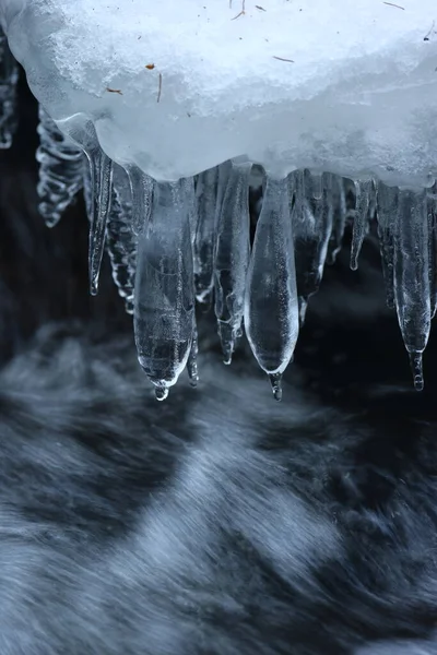 Παγωμένοι Σχηματισμοί Πάγου Χειμερινό Ρεύμα Σαξονία Γερμανία — Φωτογραφία Αρχείου