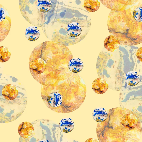 黄色の背景に水彩大理石丸い惑星 シームレスなパターン — ストック写真