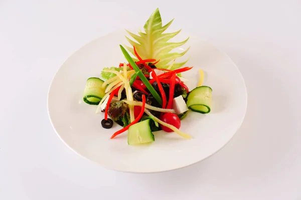 Sebze salatası. Lahana, domates, salatalık, dolmalık biber, zeytin...