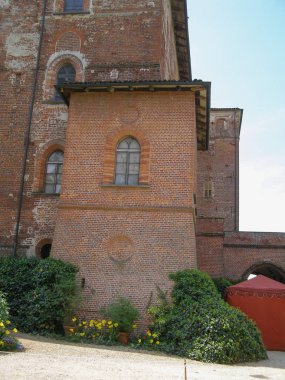 Pralormo, İtalya - Nisan 2018 Castello di Pralormo kalesi