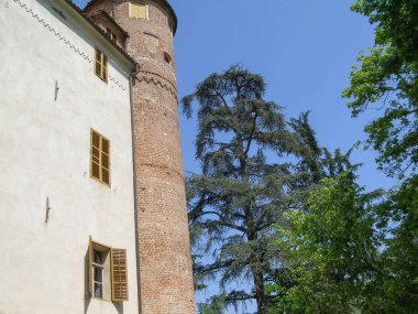 Pralormo, İtalya - Nisan 2018 Castello di Pralormo kalesi