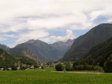 Dağlarında Brusson Aosta Vadisi, İtalya