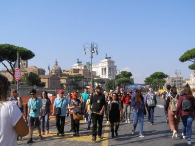 Rome, İtalya - Ekim 2018 yaklaşık: Via dei Fori Imperiali sokak (eski adı ile dell'Impero)