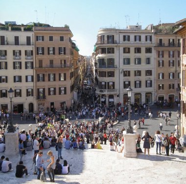 Rome, İtalya - Ekim 2018 yaklaşık: Fontana della Barcaccia (tekne Çeşmesi) İspanyol Merdivenleri, Piazza di Spagna'nın eteklerinde 1623 yılında Bernini tarafından tasarlanmış