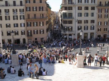 Rome, İtalya - Ekim 2018 yaklaşık: Fontana della Barcaccia (tekne Çeşmesi) İspanyol Merdivenleri, Piazza di Spagna'nın eteklerinde 1623 yılında Bernini tarafından tasarlanmış